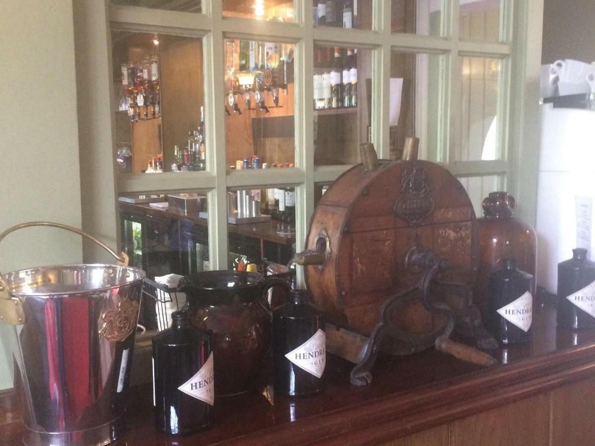 The Labouring Man Hotel Coldwaltham Екстериор снимка